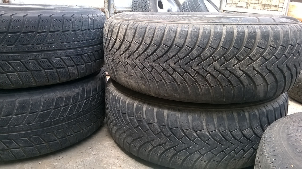 215 - 65  R 16  foto 0