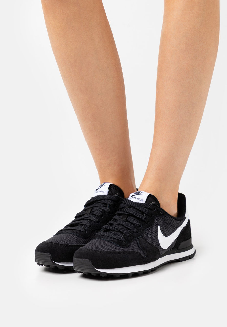 Nike internationalist m39 stare ca noi