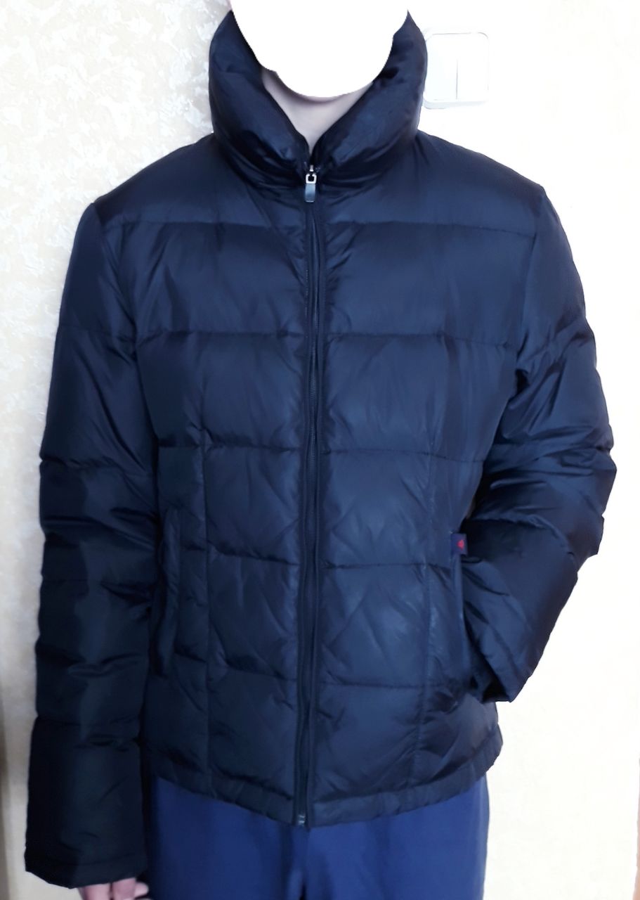 Куртка-пуховик Карра, джинсы, лыжный комбинезон.