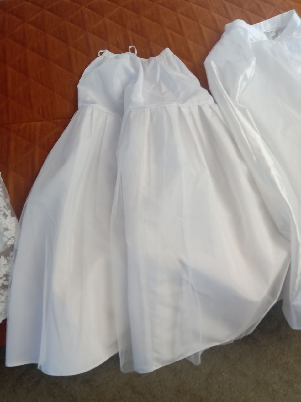 Vand set rochie de mireasa (top, fusta, jupon) foto 2