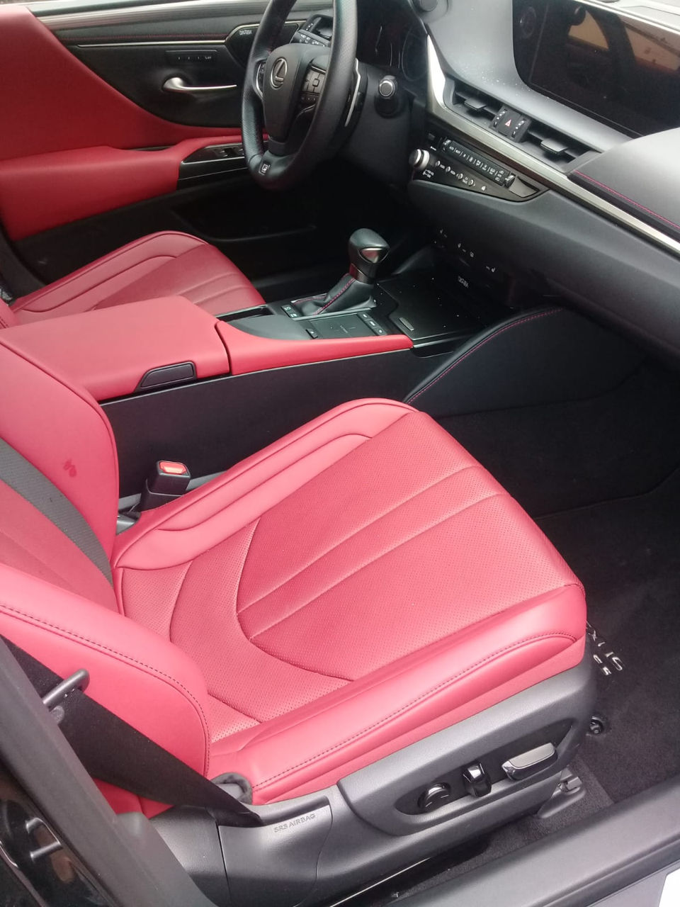 Lexus ES Series an. 2021 cu rulaj 40000 km, Hybrid, 35900 €