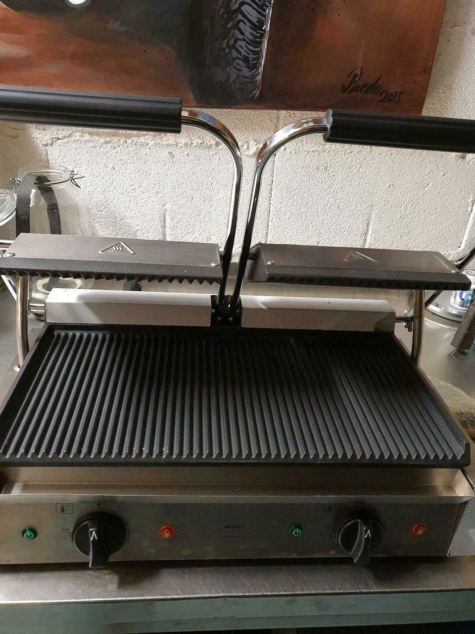 Профессиональный контактный гриль. Grill profesional.