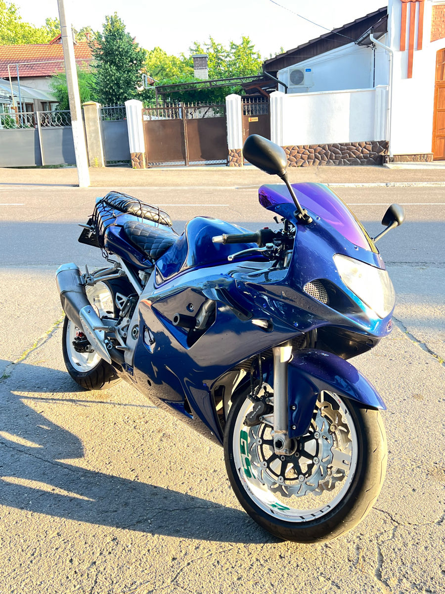 Suzuki GSX-R 600 A2 foto 1
