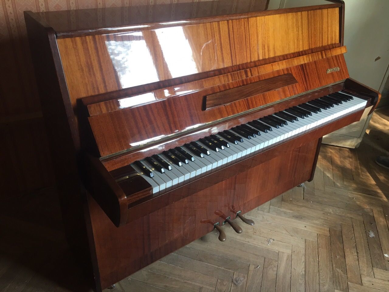 Продам пианино Аккорд