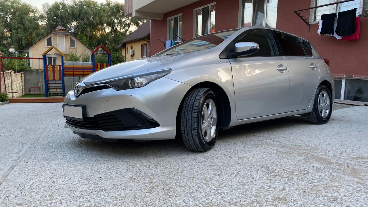 Toyota Auris 2016 г. с пробегом 220000 км, Дизель, 8999 €