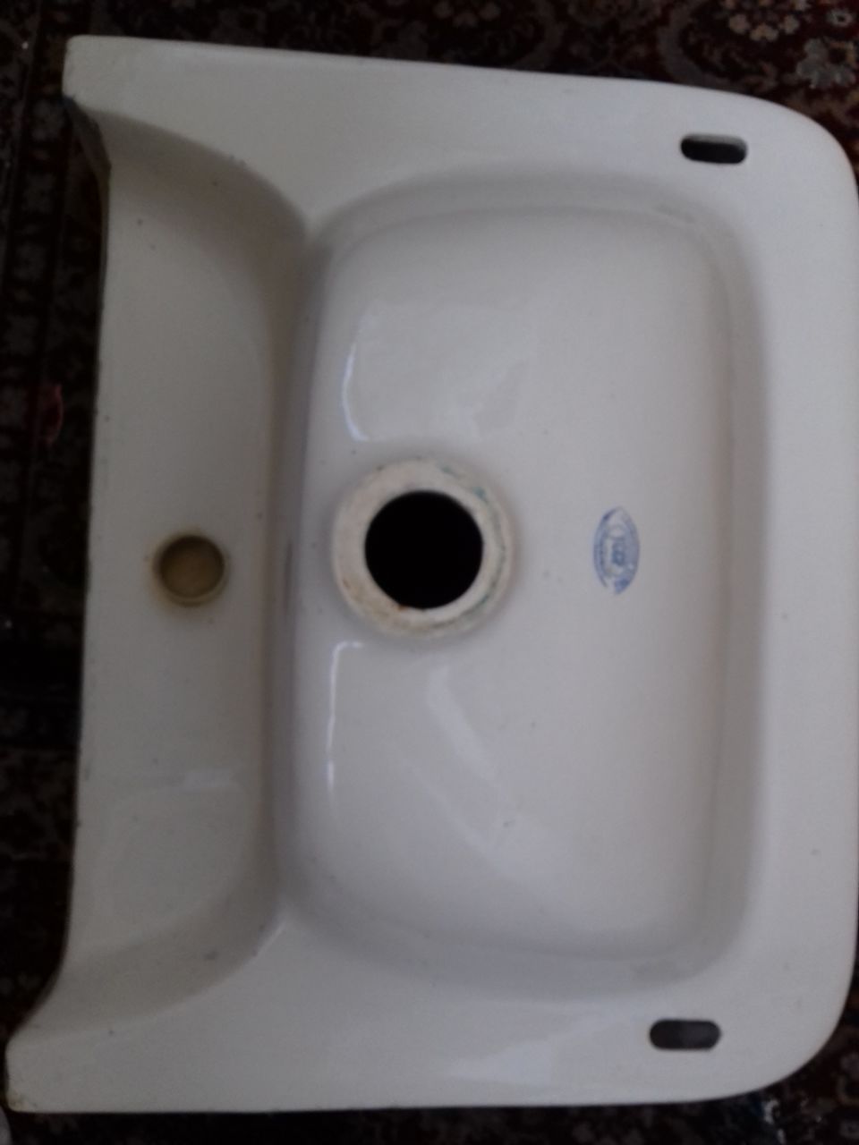 Раковина б/у(ширина-49 см)