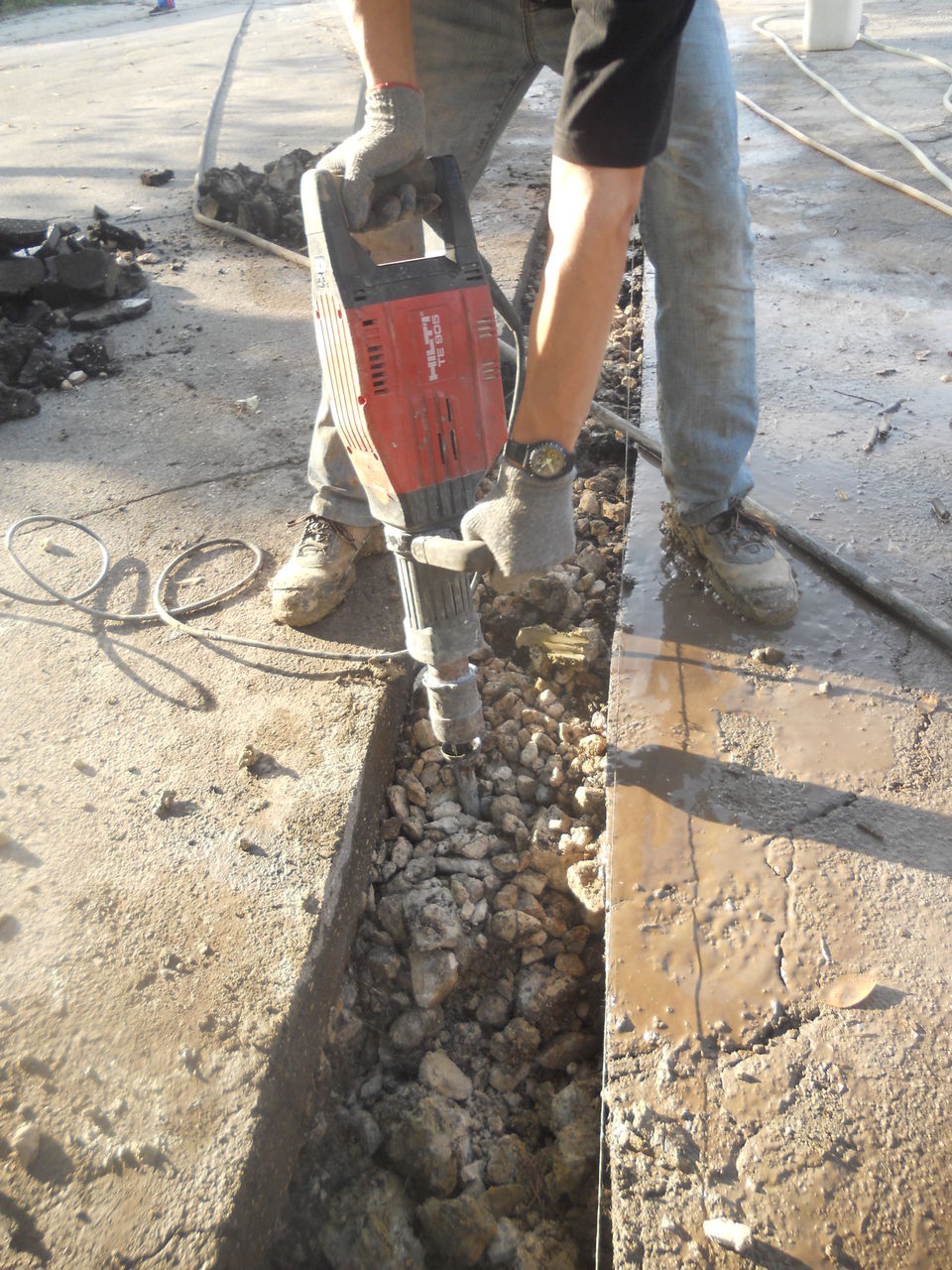 Бетоновырубка. Проём балкона. Stricam constructii din beton si evacuarea gunoiului foto 2