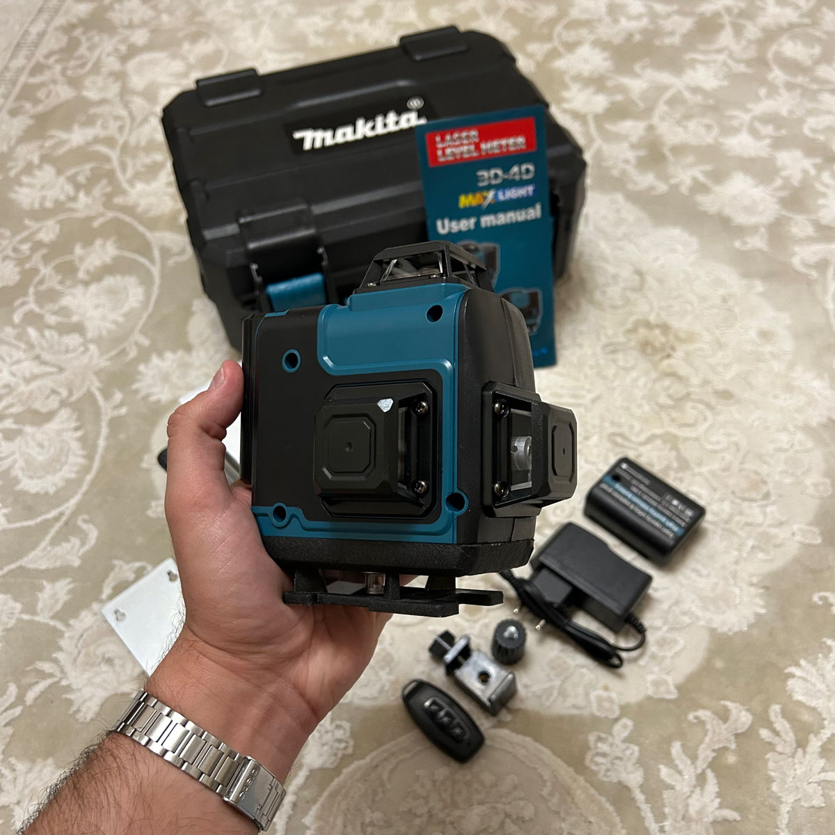 Laser 4D Makita 16 linii + case + magnet + 2 acumulatoare + telecomandă ...