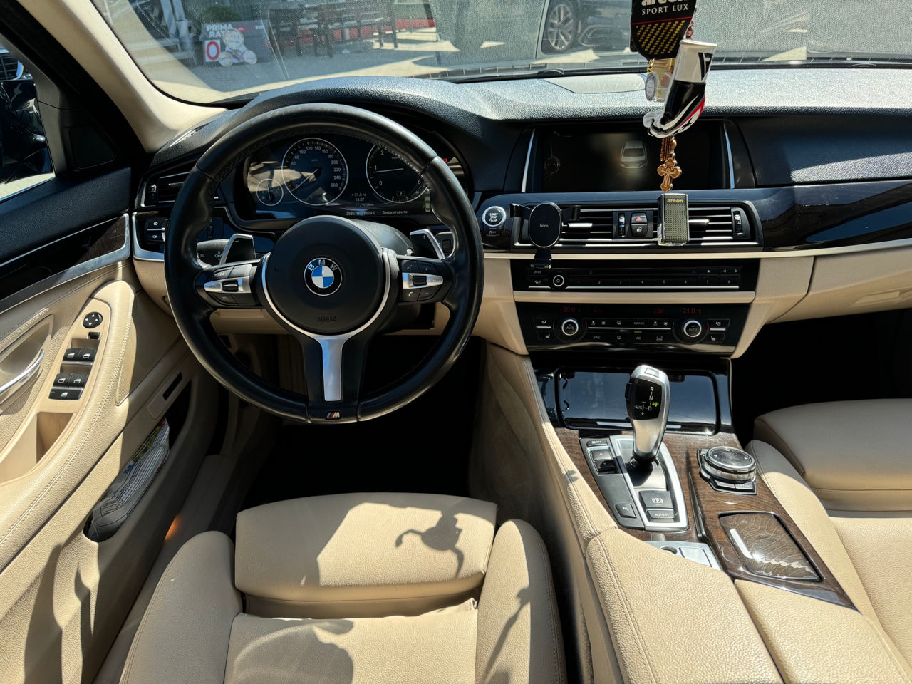 BMW 5 Series foto 10