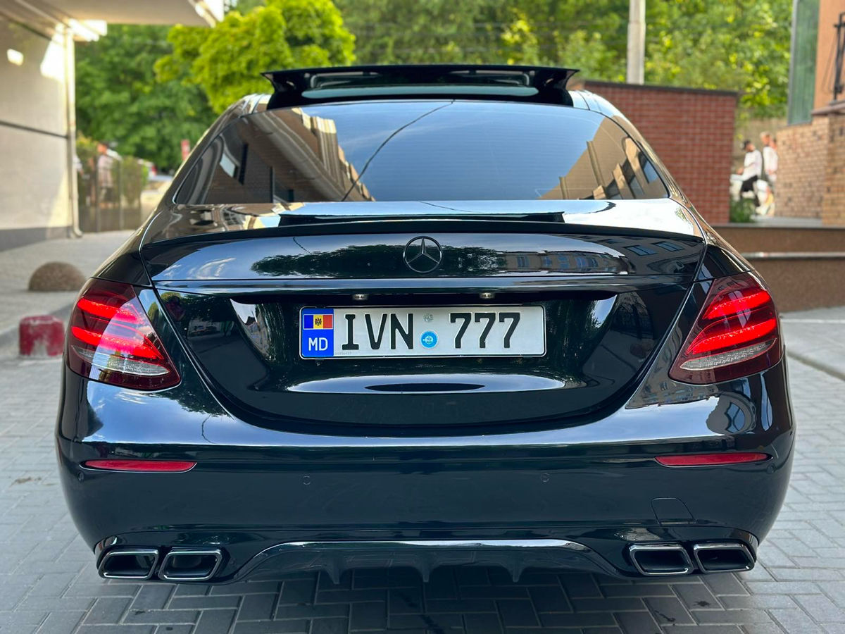 Mercedes E-Class foto 2