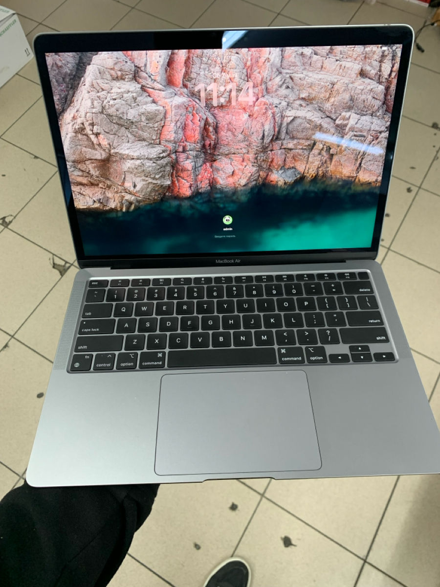 MacBook Air 2020 8/256 battery 100%