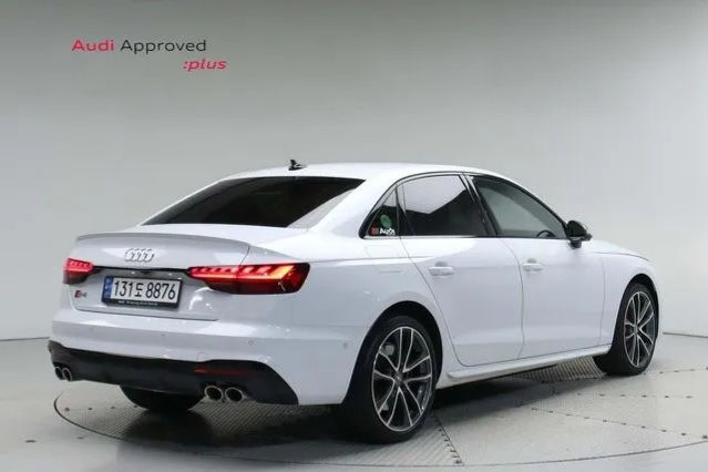 Audi S4 foto 1