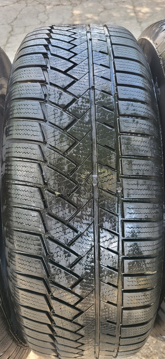 Шины 235/65 R17 Continental  foto 0