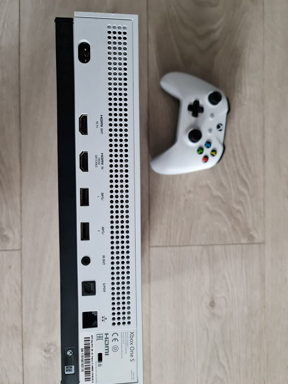 Xbox one S, 1 TB, model 1681, nemodat