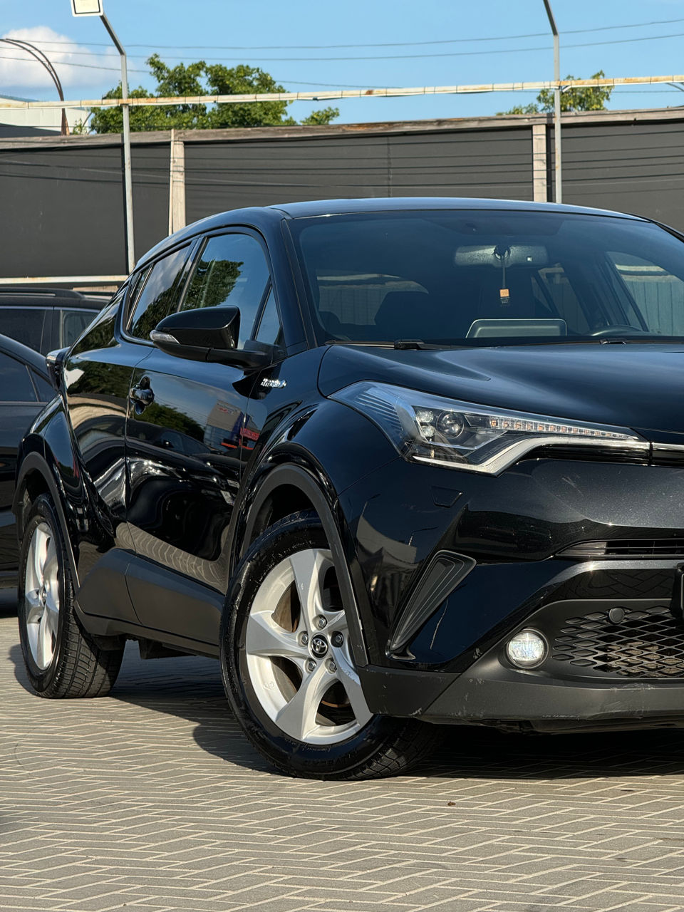 Toyota C-HR foto 2