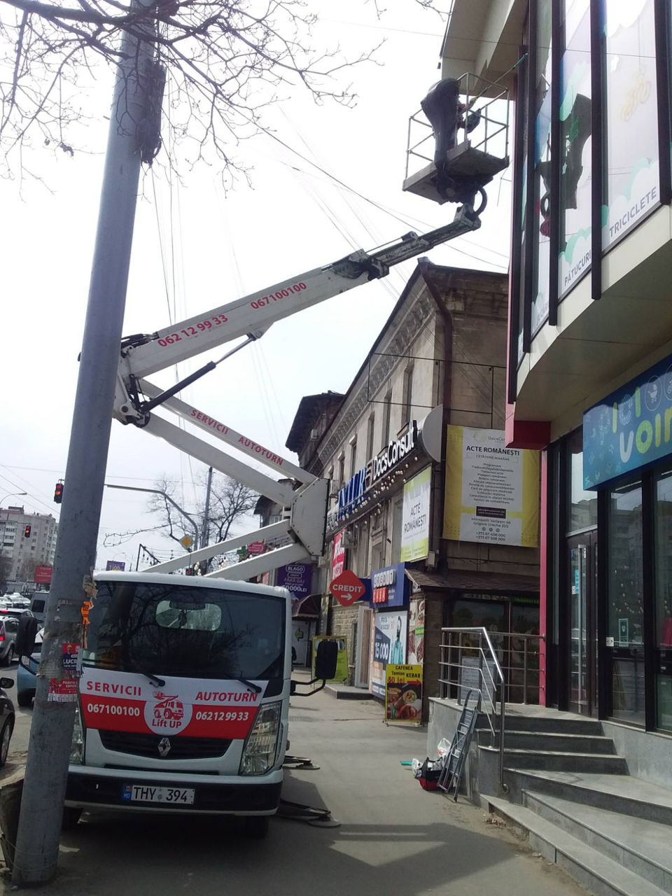 Servicii spalre geamuri/fatade! Dispunem de masini Autoturn! foto 3