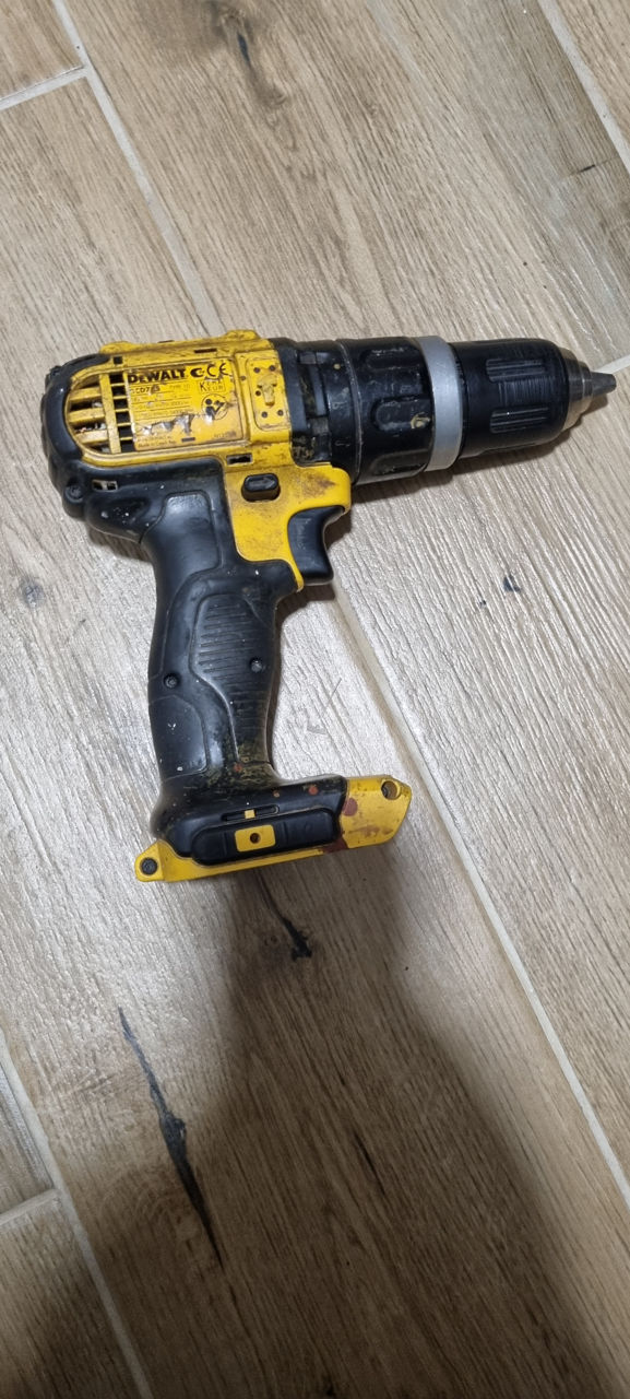 DEWALT шуруповерт