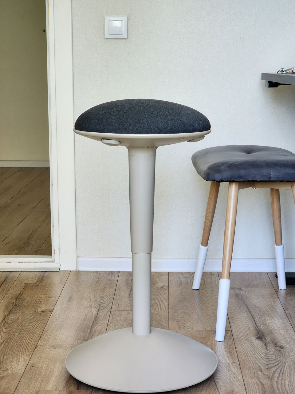 Scaun ergonomic IKEA Nilserik (pentru masa reglabila) foto 3