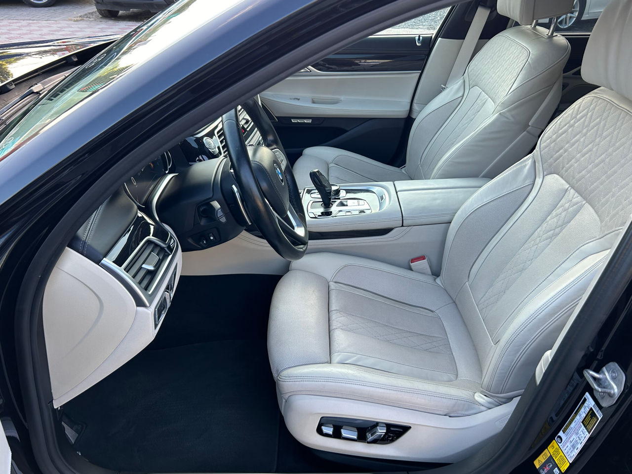 BMW 7 Series foto 7