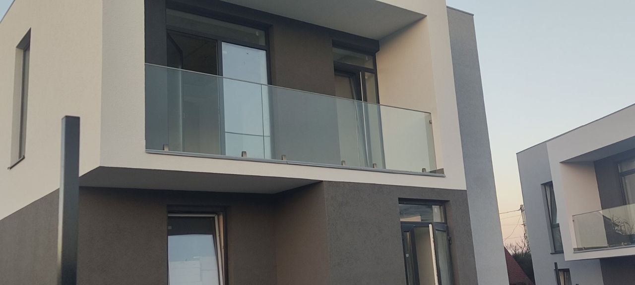 Balustrade din sticlă călită pe exterior după dimensiunile necesare foto 1