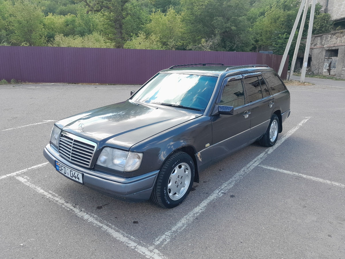Mercedes E-Class 1993 г. с пробегом 50000 км, Дизель, 3500 €
