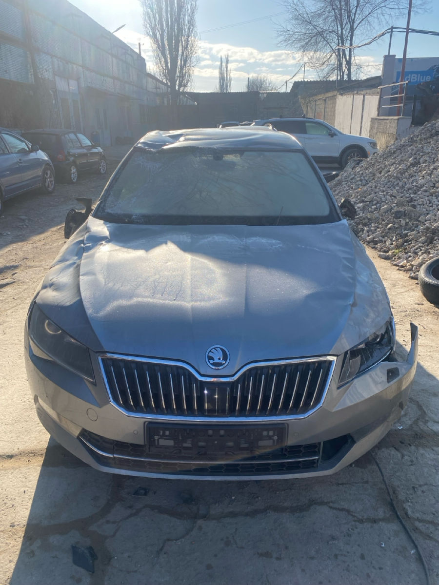 Skoda Superb 2015 г. с пробегом 225 км, Бензин, 7500 €