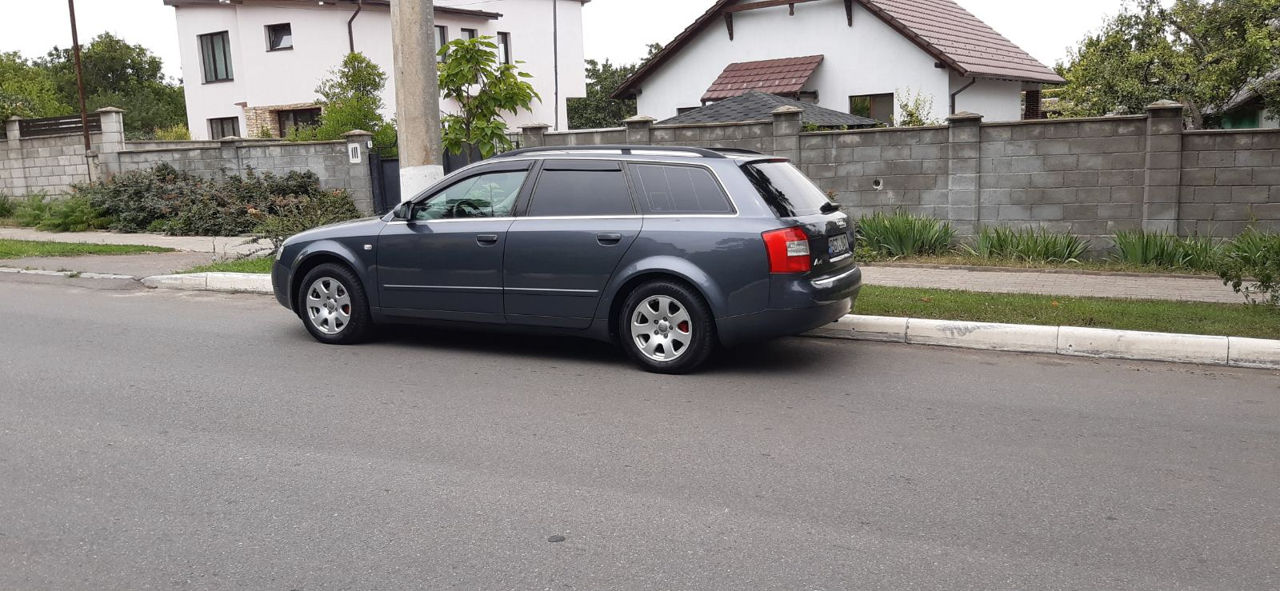 Audi A4 фото 4
