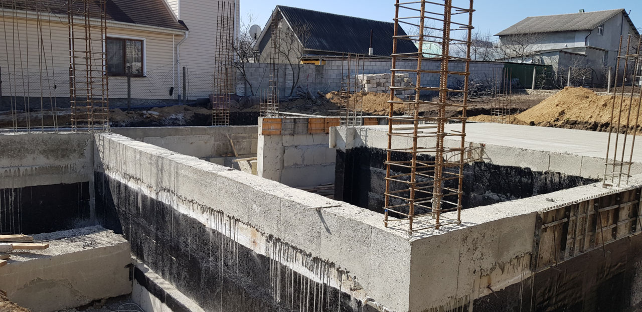 Construim,Betonari,fundatii,case  individuale, garduri,sape din beton trotuare  de pavaj! foto 7