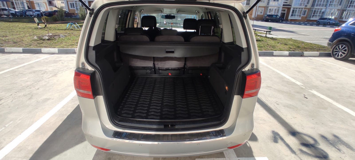 Volkswagen Touran foto 4