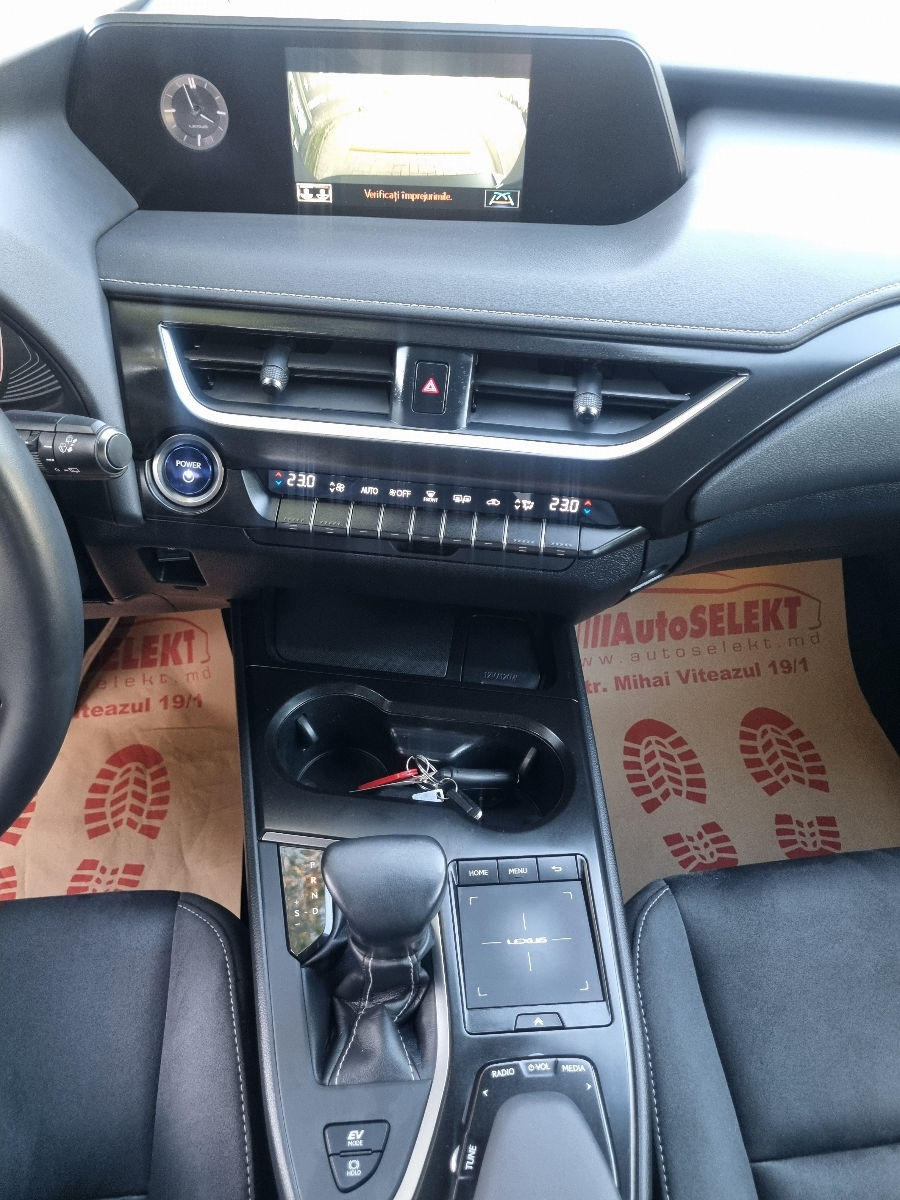 Lexus UX 2021 photo 14