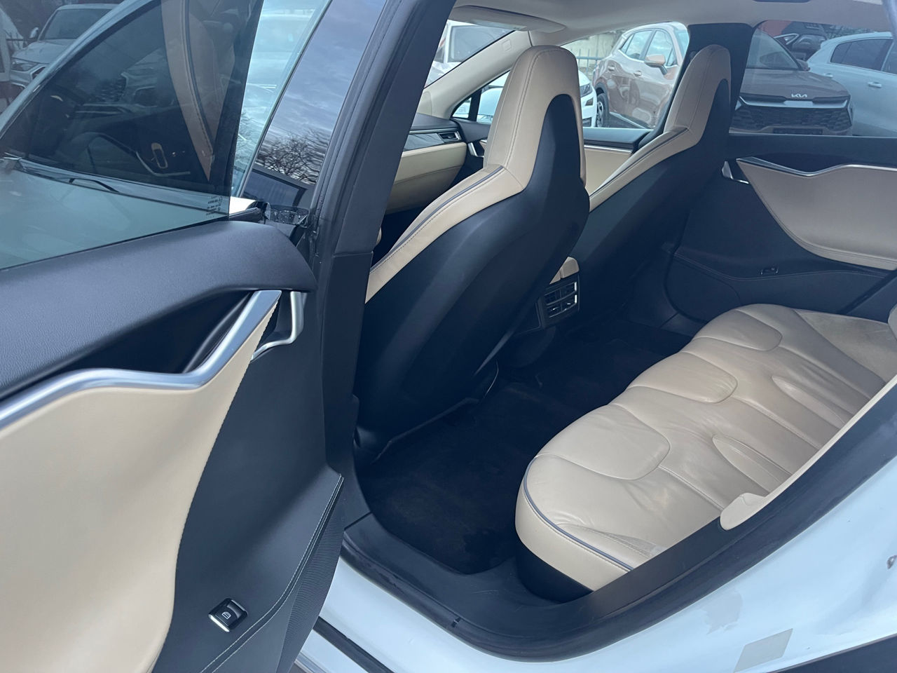Tesla Model S foto 15