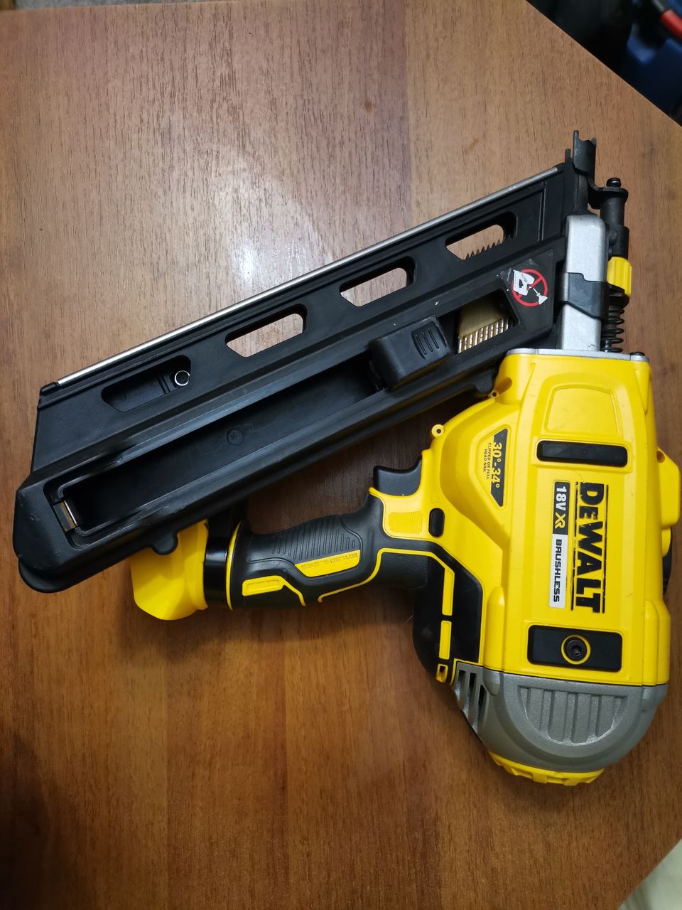 Dewalt DCN692 N Гвоздомет 2021