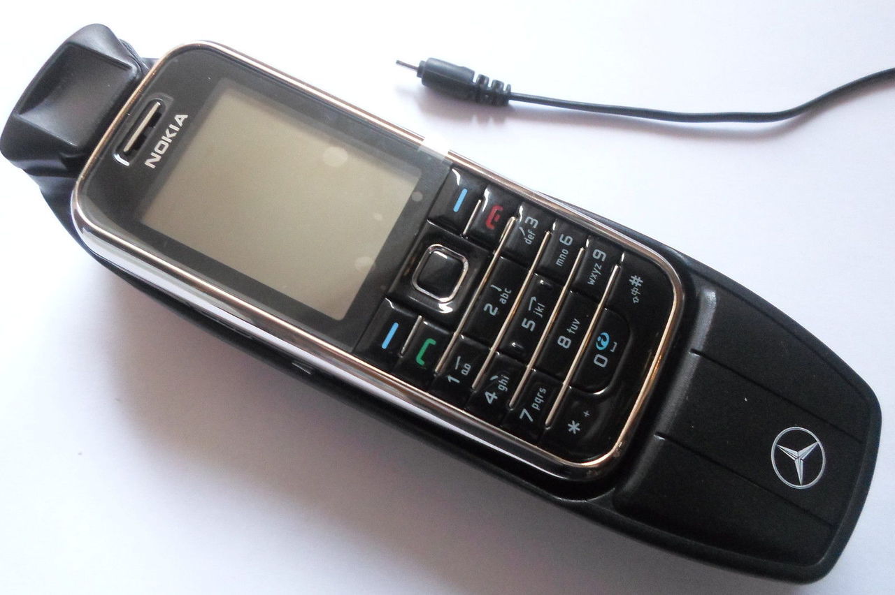 Продаю Nokia 6233 + Mercedes Cradle для него громкая связь в машине 70 euro