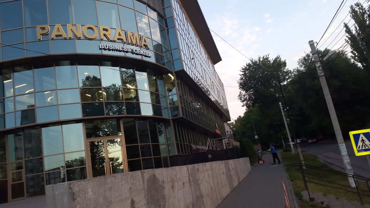 Servicii curatare ferestre si fatade, Mойка и чистка фасадов и окон на высоте фото 1