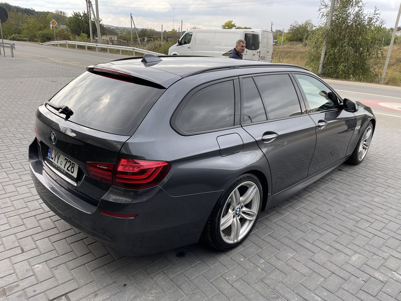 BMW 5 Series foto 3