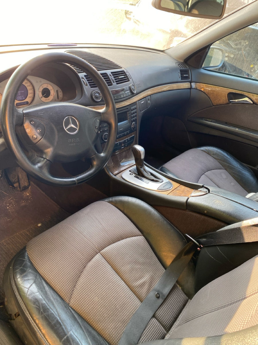 Mercedes E-Class W211 foto 2