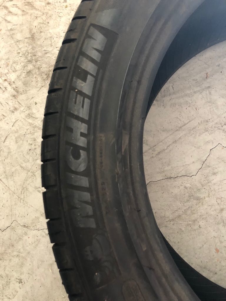 255/45 R18