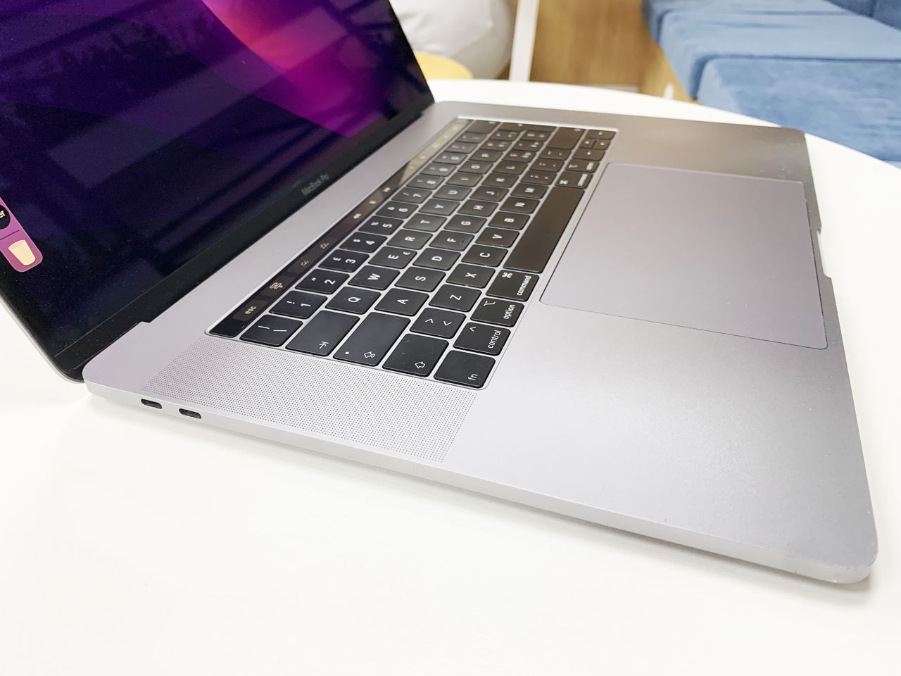 Vind macbook pro 2019 (16 inch) foto 2