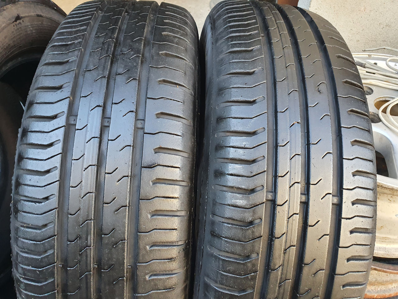 185/65/ R15- Continental.