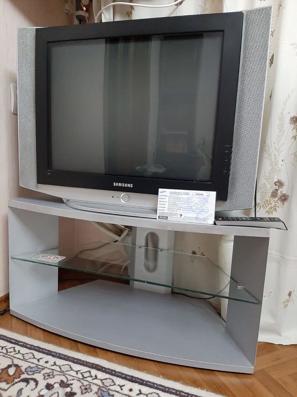 Телевизор samsung cs-29z30zqq- 74см. с тумбой- 1000 лей