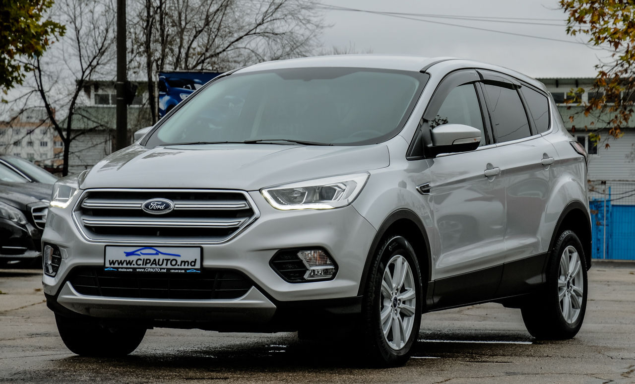 Ford Kuga foto 1