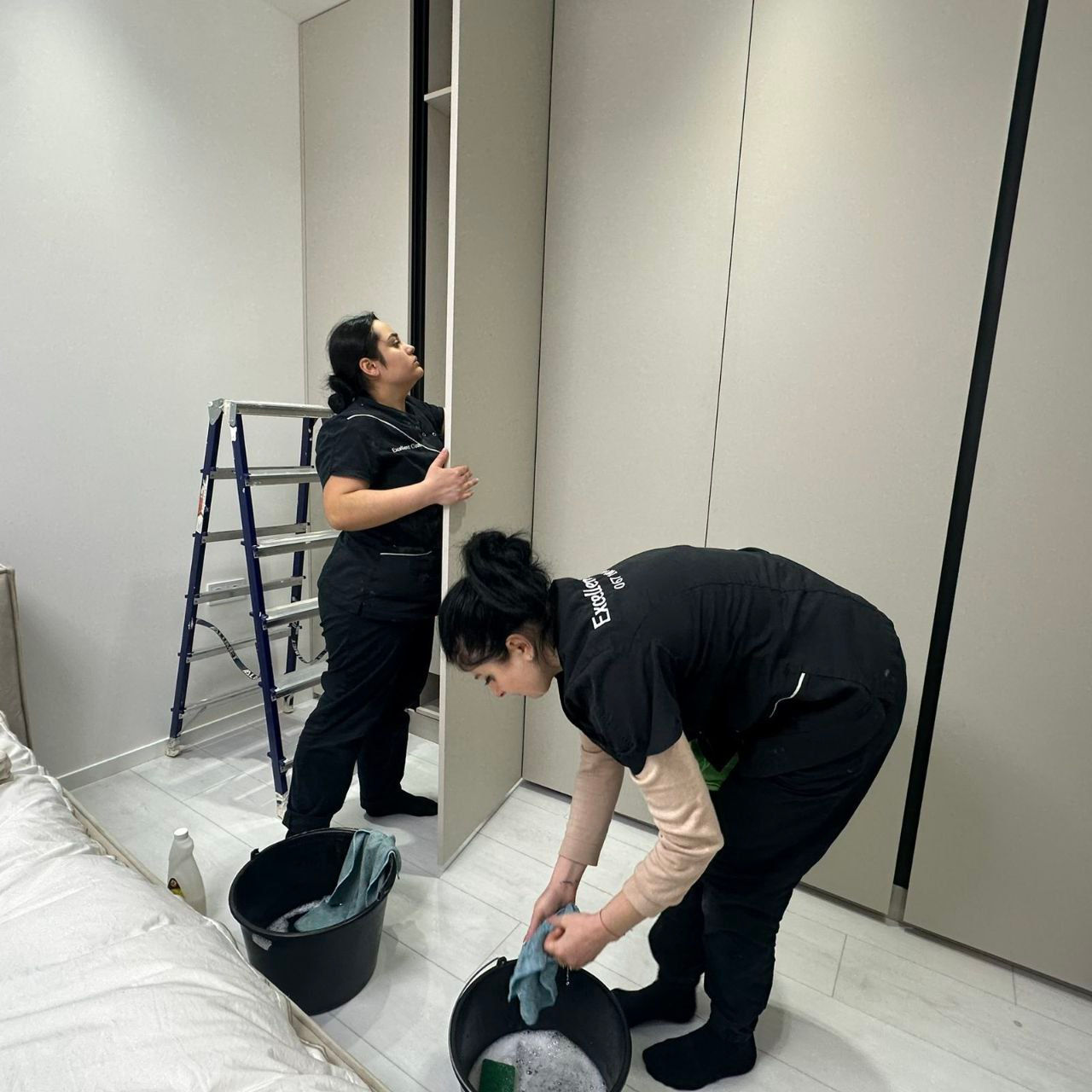 Servicii de curatenie in case, apartamente, etc. dupa reparatie sau unde se locuieste! foto 1