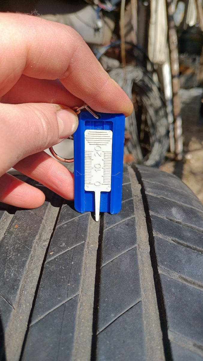 Шины 215/60 R17 фото 1