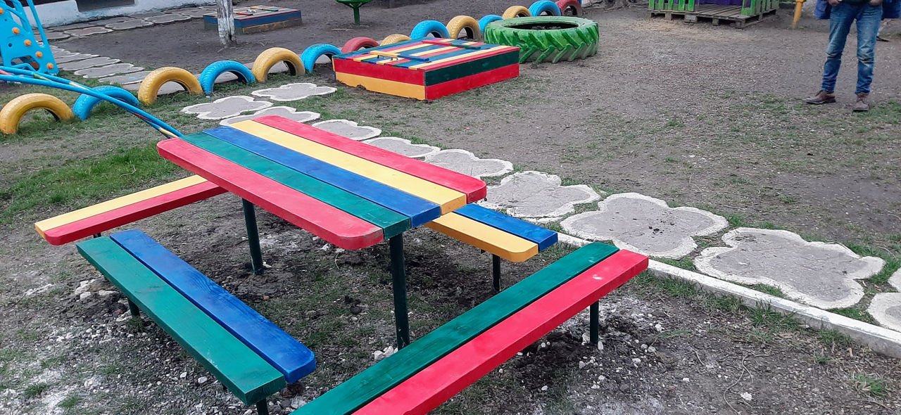 Nisipiera la preț bun scune mese  la grădinița vopsita 4 culori... foto 3