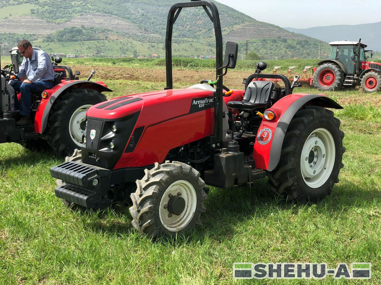 Tractor ArmaTrac 614E 58 c.p. фото 1