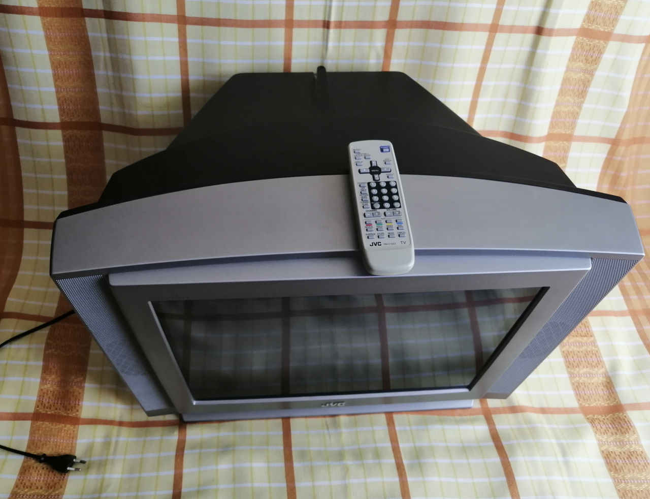 Телевизор JVC AV-2168ТEE 21 дюйм 54 см, с плоским кинескопом. фото 2