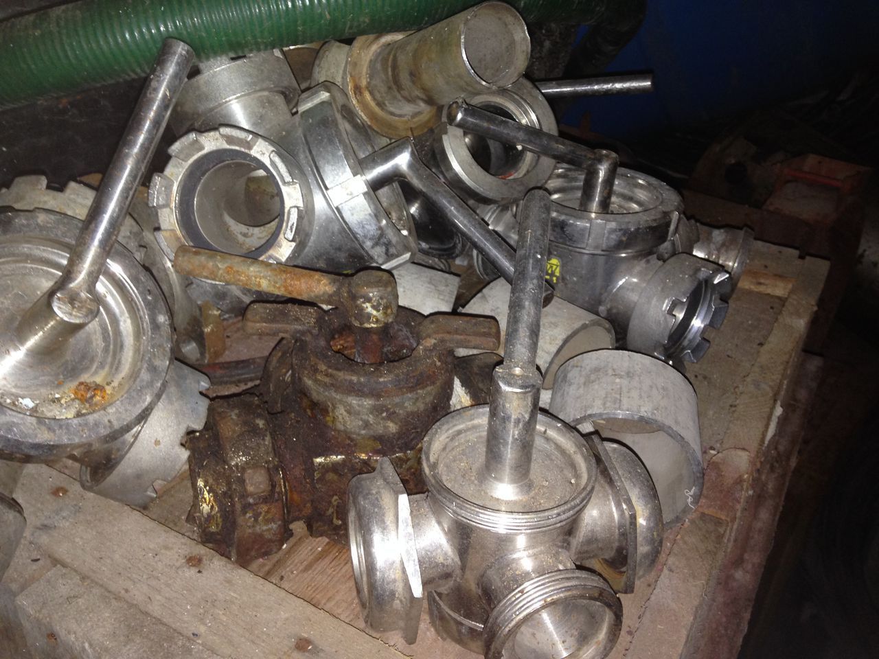 нержавеющие молочные краны, вентиля стальные фланцевые