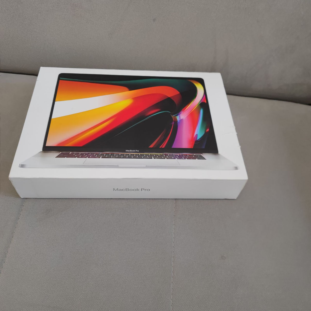 MacBook Pro 16 Retina 2019 Core i7 9750H/16Gb DDR4/512Gb SSD/4Gb Radeon Pro 5300M/16" 14 foto 2