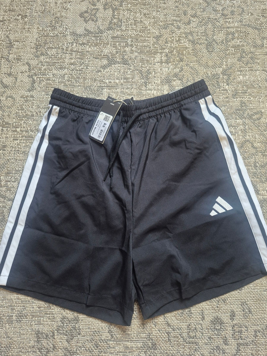 Оригинальные шорты Adidas ,размер м( 48-50) фото 0
