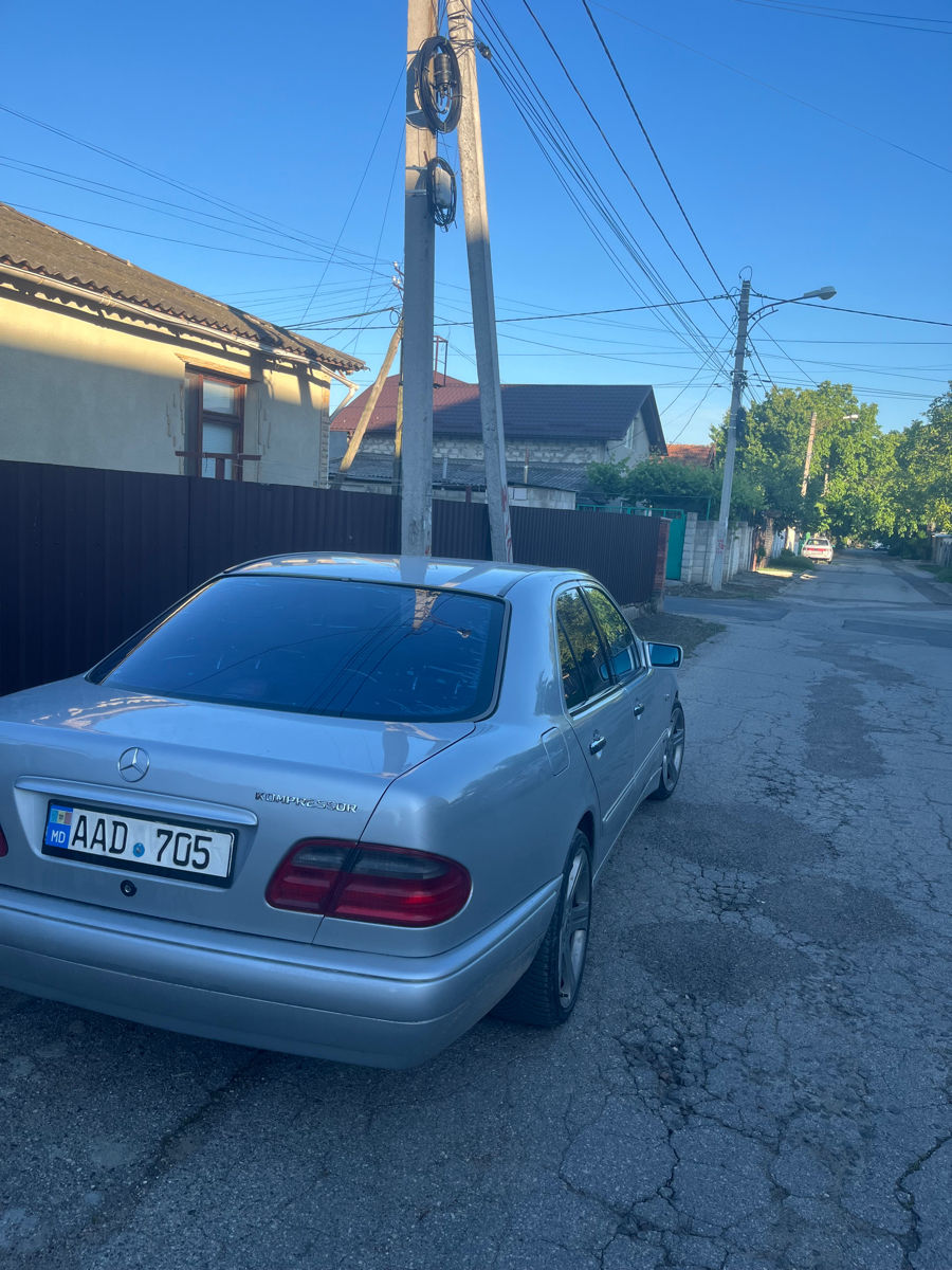 Mercedes E-Class фото 4